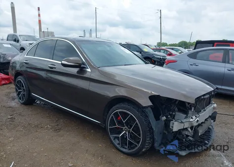 2015 Mercedes-Benz C 300 4Matic/Luxury 4Matic/Sport 4Matic из США, поврежденный, VIN 55SWF4KB2FU037297